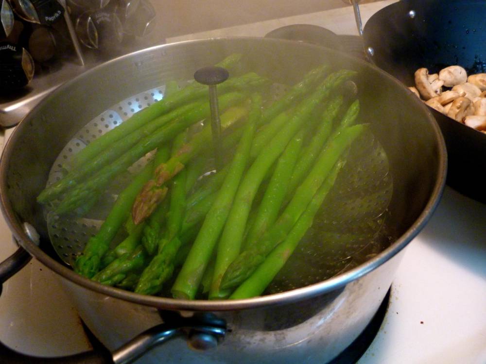 Steaming some asparagus