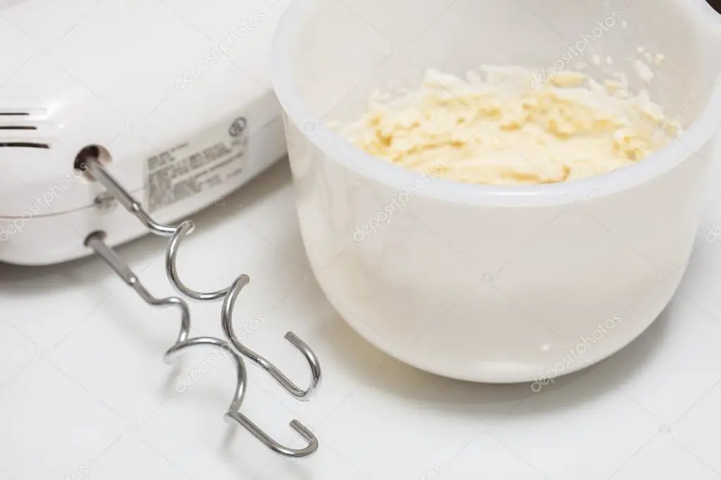 how to use dough hooks on a hand mixer