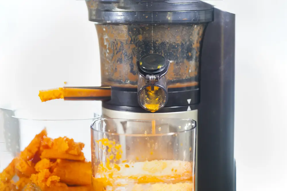 making healthy carrot juice