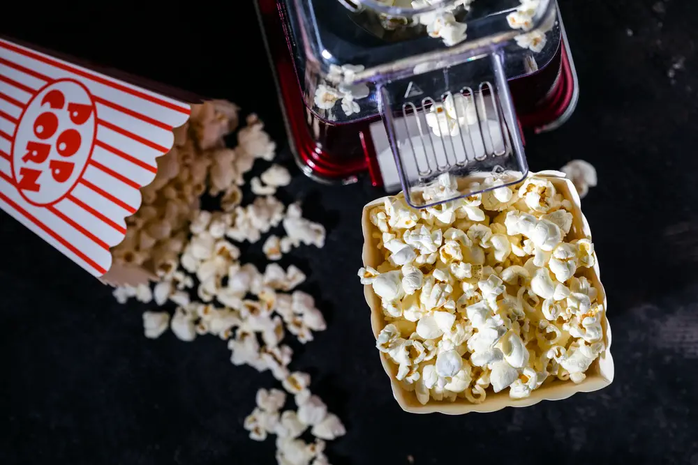 how to use a popcorn maker